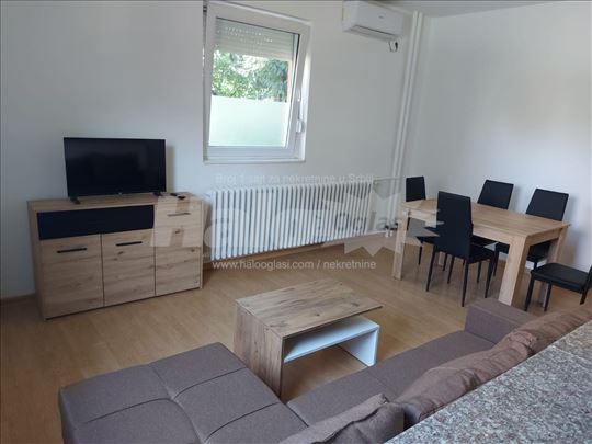 Dvosoban stan u Janka Veselinovića