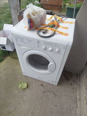 Indesit Kombinovana Mašina