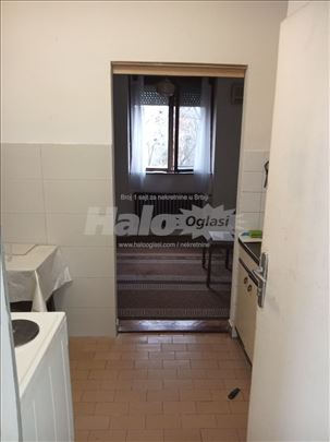 Izdaje se garsonjera u širem centru Pančeva