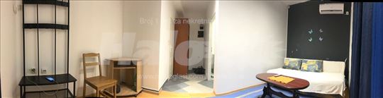 Izdajem jednosoban stan