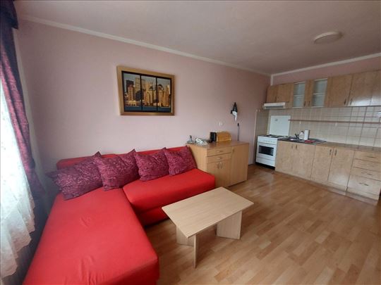 Izdajemo dvosoban stan kod Fontane