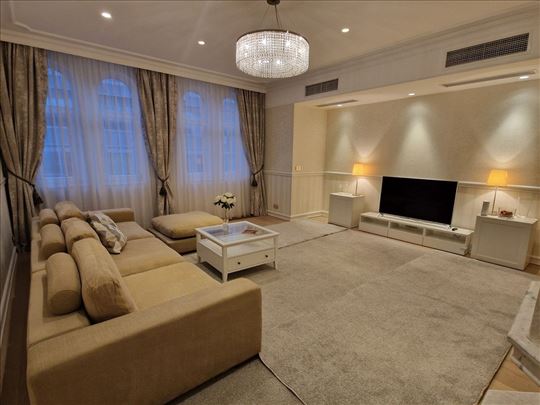 Izuzetan Stan, 3.0, Knez Mihailova