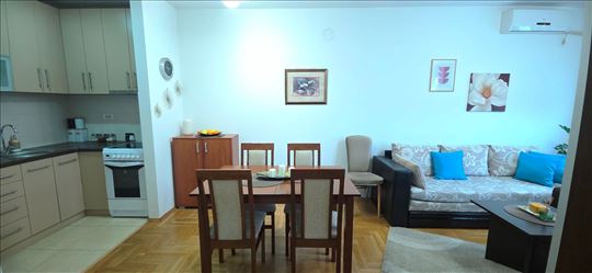 Jednoiposoban namešten stan, može na kredit