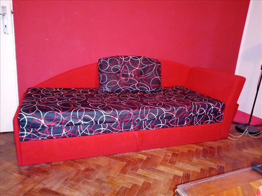 Kauč sofa