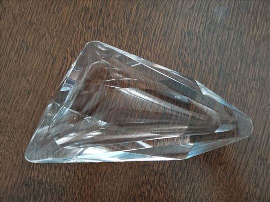 Kristalna pepeljara - trouglasta