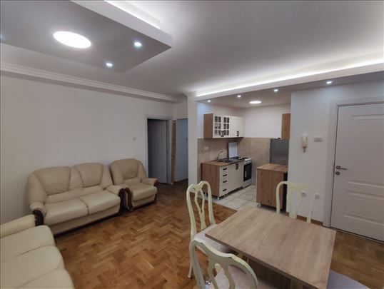 Lep jednoiposban stan, 41m2, Dositejeva