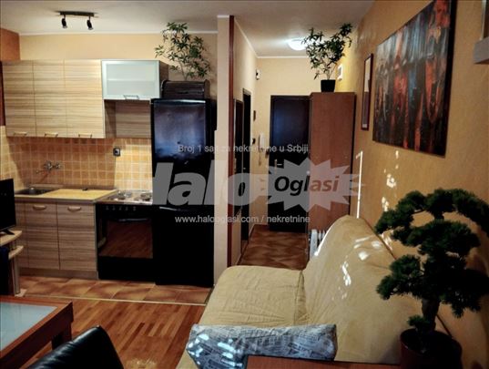 Lux Renovirana Garsonjera Prvo Useljenje Juhorska