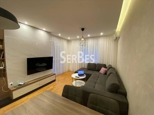 Moderan namešten 1,5 stan 40m2 kod OŠ Petefi Šando