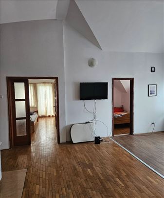 Namešetn stan površine 115m2 u centru Obrenovca