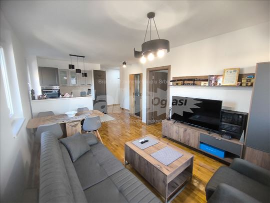 Namešten stan u novoj zgradi