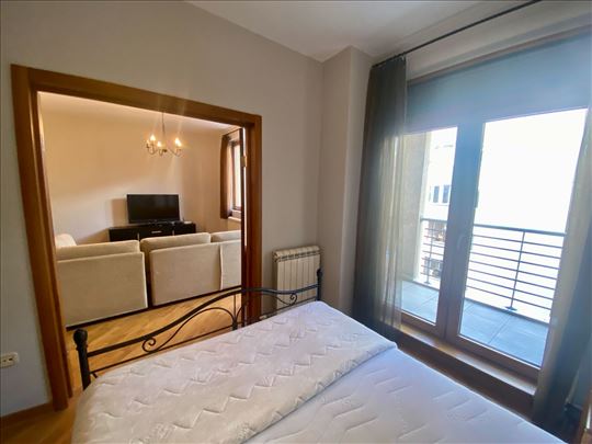 Nice newer apartment  facing the yard