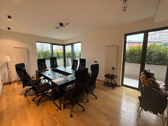 Novi Dorcol, izuzetan, u zelenilu