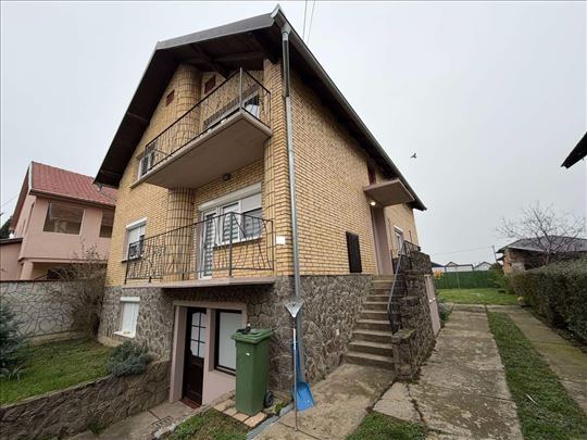Odlična porodična kuća! Veternik!