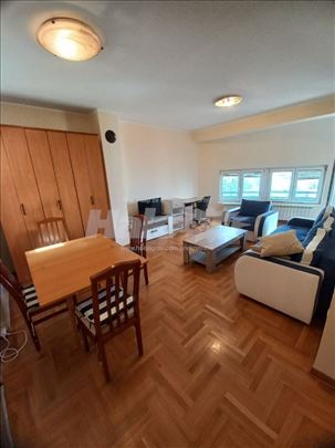 Prodajem 2-soban stan u Denkovoj bašti