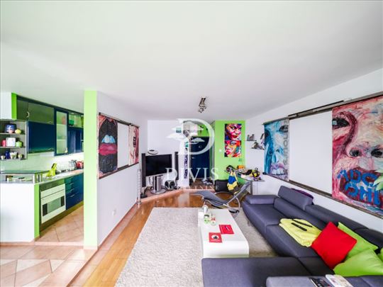 Prostran 3.0 stan na 13. spratu sa panoramom,80m2