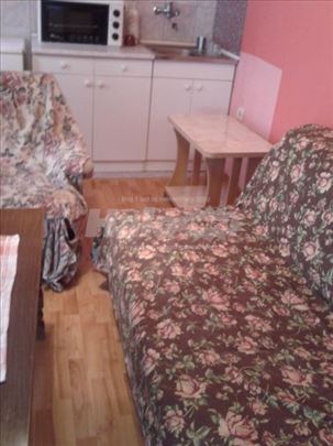 Stan (garsonjera) u Zemunu, minimalne komunalije