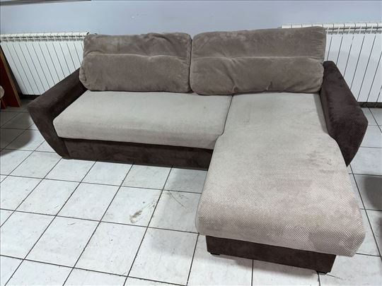 Ugaona Garnitura Na Razvlacenje