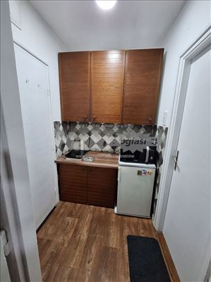 Vracar kod Pravnog fakulteta