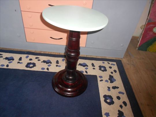 Antikvarni stočić - puno drvo