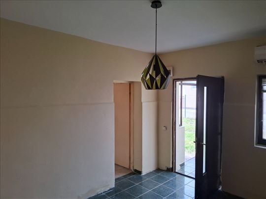 Batajnica kuća 58m2, garaža 48m2, plac 5,17 ari