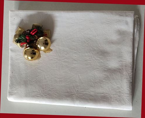 Bezvremenska elegancija: Starinski damastni stolnj