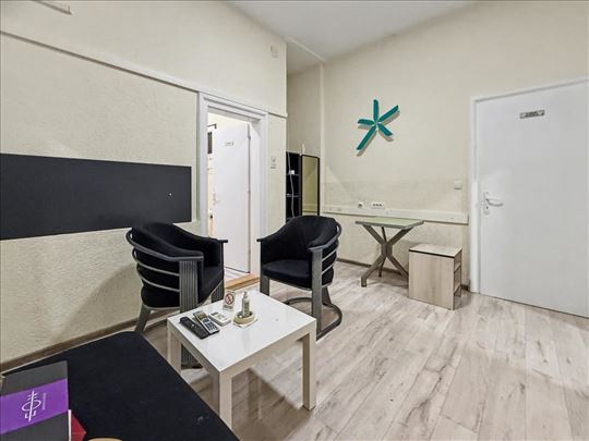 Broker - Šteta da stoji