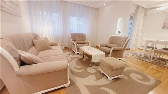 Čubura izdaje se stan sa garažom