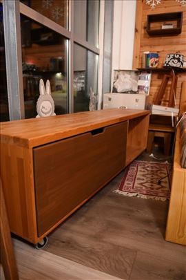 Drvena komoda model Petra