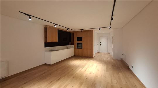 Hram Svetog Save, četvorosoban stan sa garažom