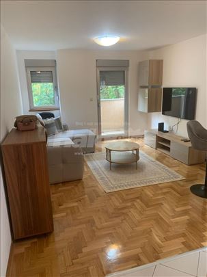 Izdajem kompletnu opremljenu garsonjeru