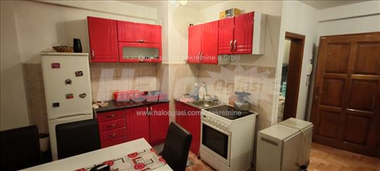 Izdaje se kompletno namešten stan u Vranju 