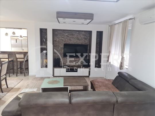 Izdaje se odličan, lux trosoban stan kod Delte, 83