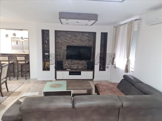 Izdaje se odličan, lux trosoban stan kod Delte, 83