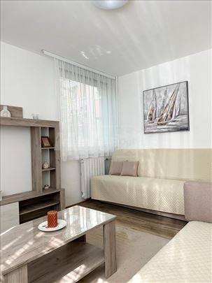 Izdajem potpuno opremljen stan centar Mladenovca 