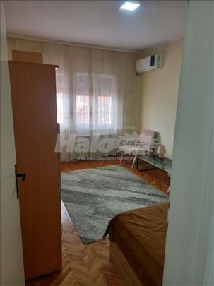 Izdajem  jednoiposoban stan u Zemunu