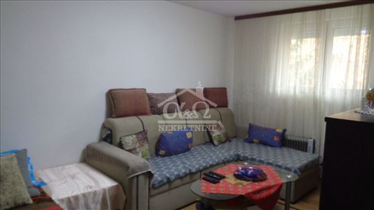 Kompletno renoviran dvosoban stan u Bagremaru