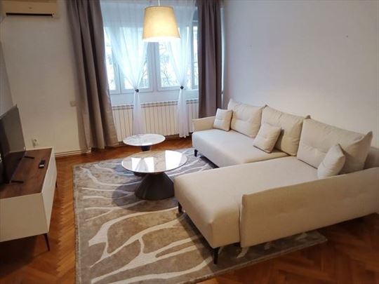 Kompletno renoviran stan, centar, ID 5213