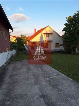 Kuća na prodaju-uknjiženo 1/1