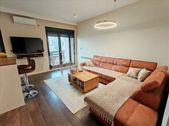 Luksuzan 2.0 stan Podujevska direktno od vlasnika