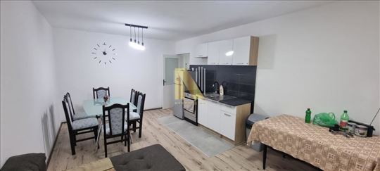 Namešten jednoiposoban stan na Detelinari