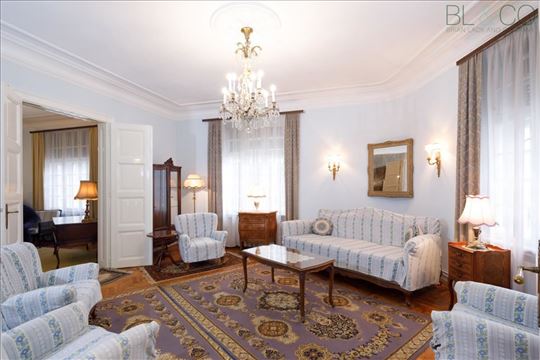 Otmen salonac u mirnoj ulici