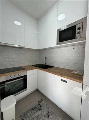 Prelep nov stan u novoj zgradi, niski računi