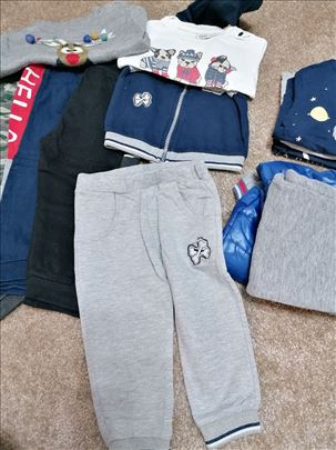 Prodajem garderobu za dečaka vel 80