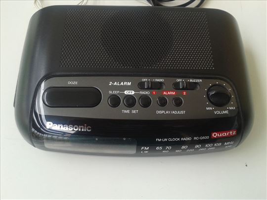 Radio budilnik sa satom