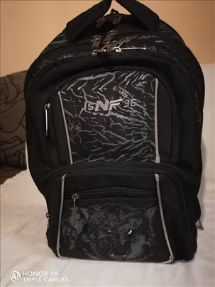 ranac sa dosta pregrada