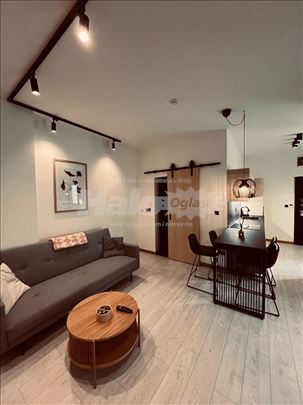 Renoviran luksuzan salonac na Vračaru 