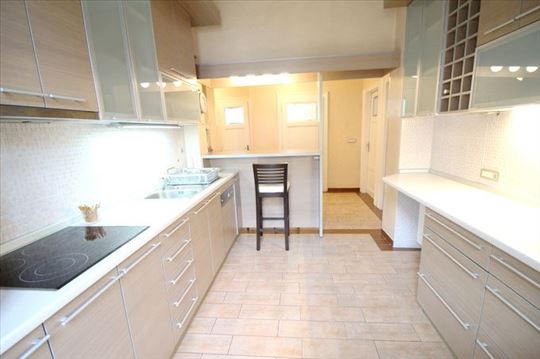 Super stan u blizini pešačke zone, ID 4168