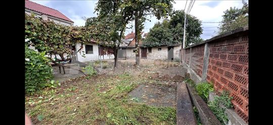 Uknjizena kuca na placu od 5a ima mnogo mogucnosti