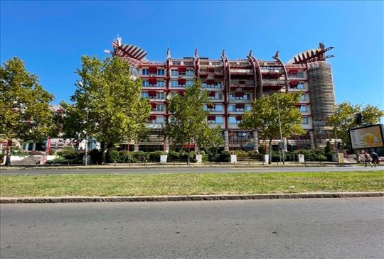 YUBC izdaje se parking mesto Mihajla Pupina 10 