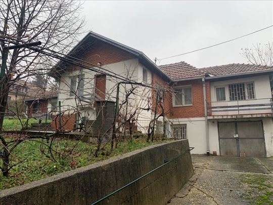 Banjica Kuća 140 kv , Uknjižena sa 11 ari placa